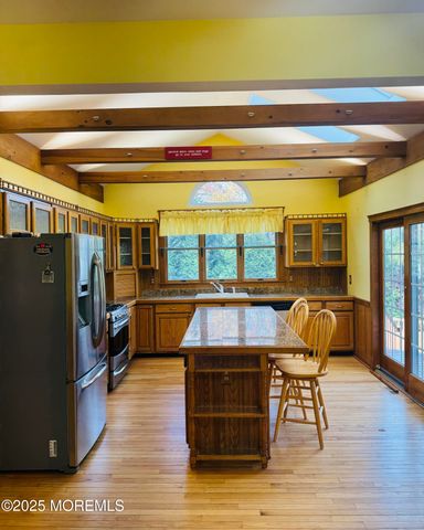 8 Ivy Lane, Wrightstown, NJ 08562