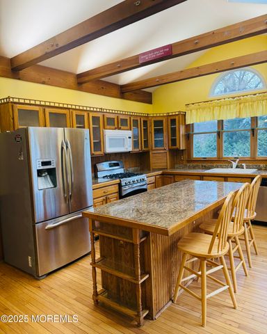 8 Ivy Lane, Wrightstown, NJ 08562