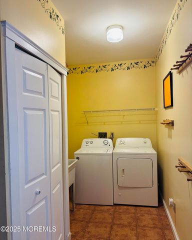 8 Ivy Lane, Wrightstown, NJ 08562