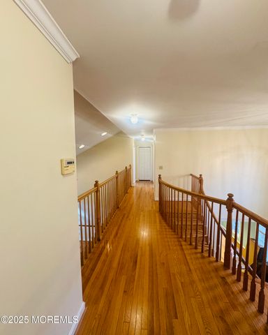 8 Ivy Lane, Wrightstown, NJ 08562