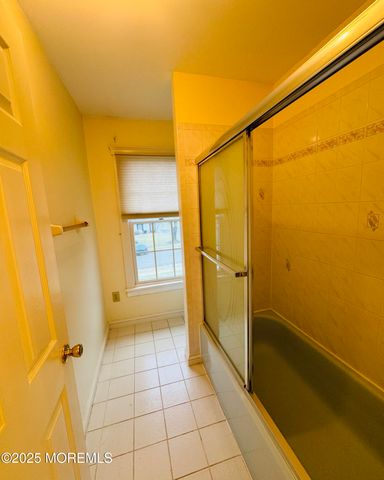 8 Ivy Lane, Wrightstown, NJ 08562