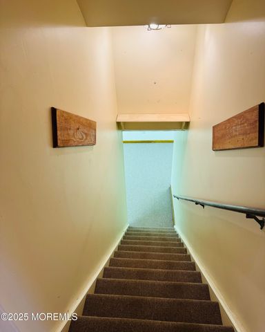 8 Ivy Lane, Wrightstown, NJ 08562