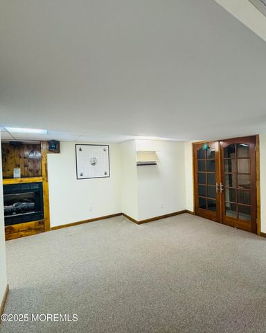 8 Ivy Lane, Wrightstown, NJ 08562