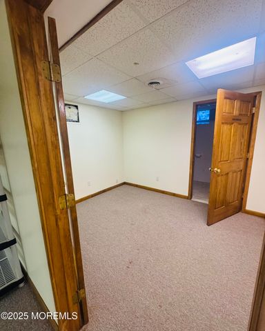 8 Ivy Lane, Wrightstown, NJ 08562