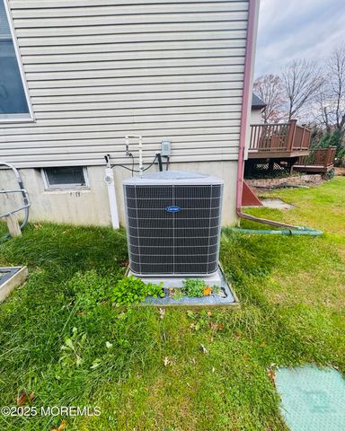 8 Ivy Lane, Wrightstown, NJ 08562