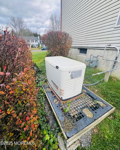 8 Ivy Lane, Wrightstown, NJ 08562