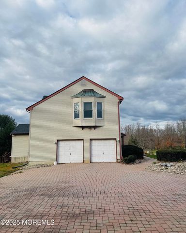 8 Ivy Lane, Wrightstown, NJ 08562