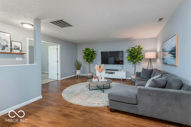 143 Davis Drive, Whiteland, IN 46184