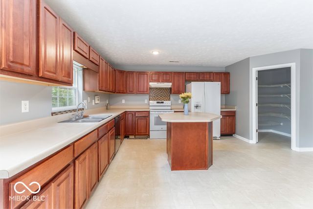 143 Davis Drive, Whiteland, IN 46184