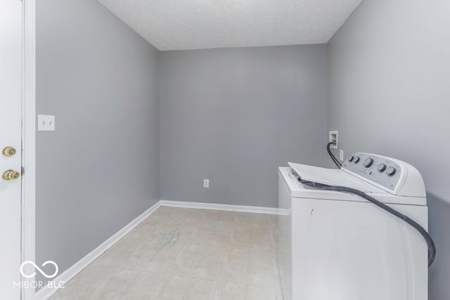 143 Davis Drive, Whiteland, IN 46184
