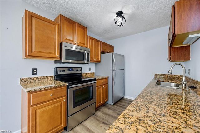 4165 Laurel Green CIR, Virginia Beach, VA 23456