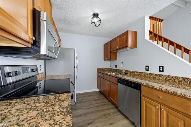 4165 Laurel Green CIR, Virginia Beach, VA 23456