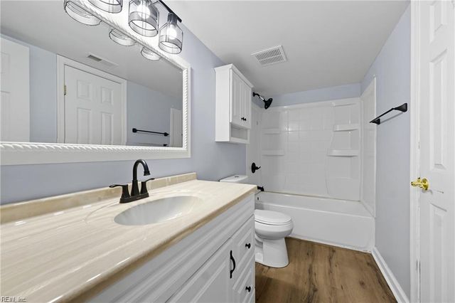 4165 Laurel Green CIR, Virginia Beach, VA 23456