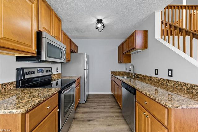 4165 Laurel Green CIR, Virginia Beach, VA 23456