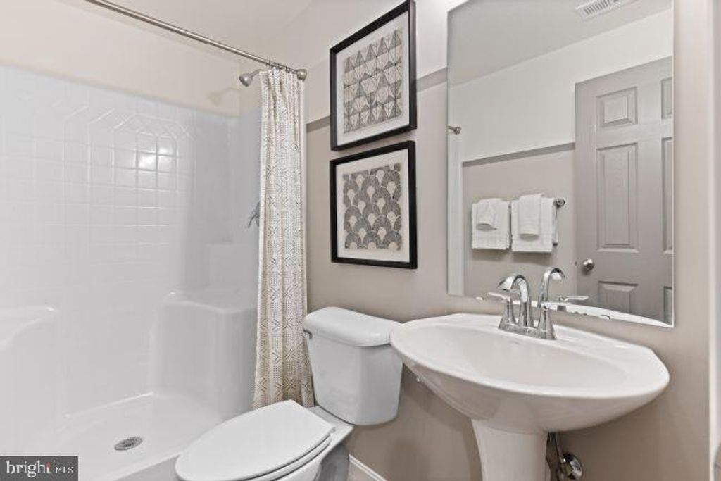 8 REGENT CIRCLE (TROVINGER MILL ESTATES), Hagerstown, MD 21742
