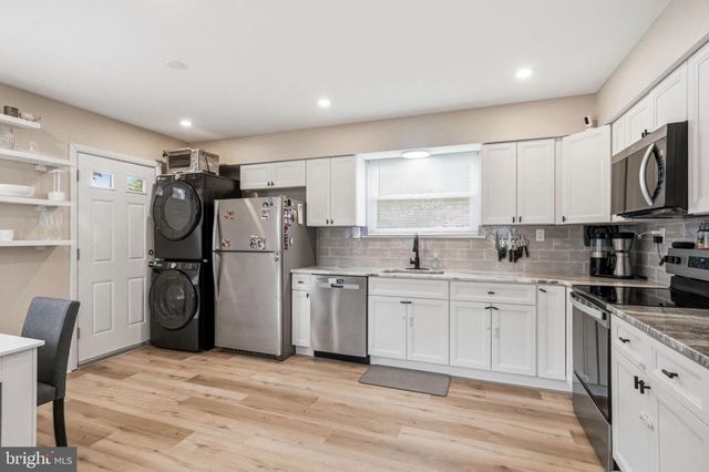 114 GRANDVIEW AVE, Morrisville, PA 19067
