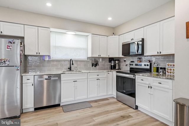 114 GRANDVIEW AVE, Morrisville, PA 19067