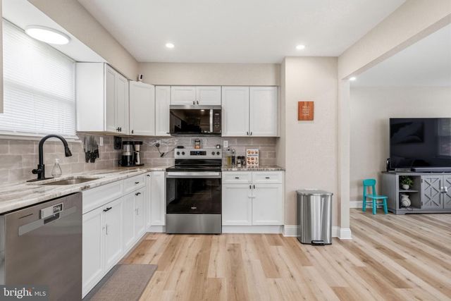 114 GRANDVIEW AVE, Morrisville, PA 19067