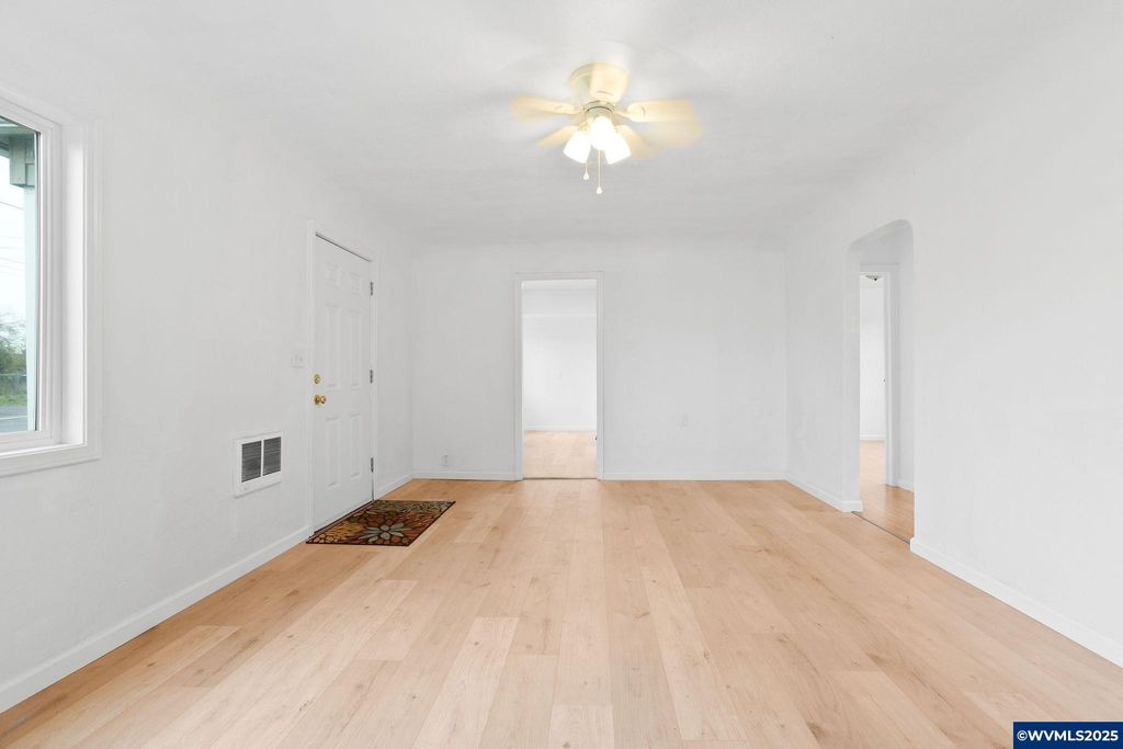 Image 13 of property listing at 1405 Calapooia St SW, Albany, OR 97321