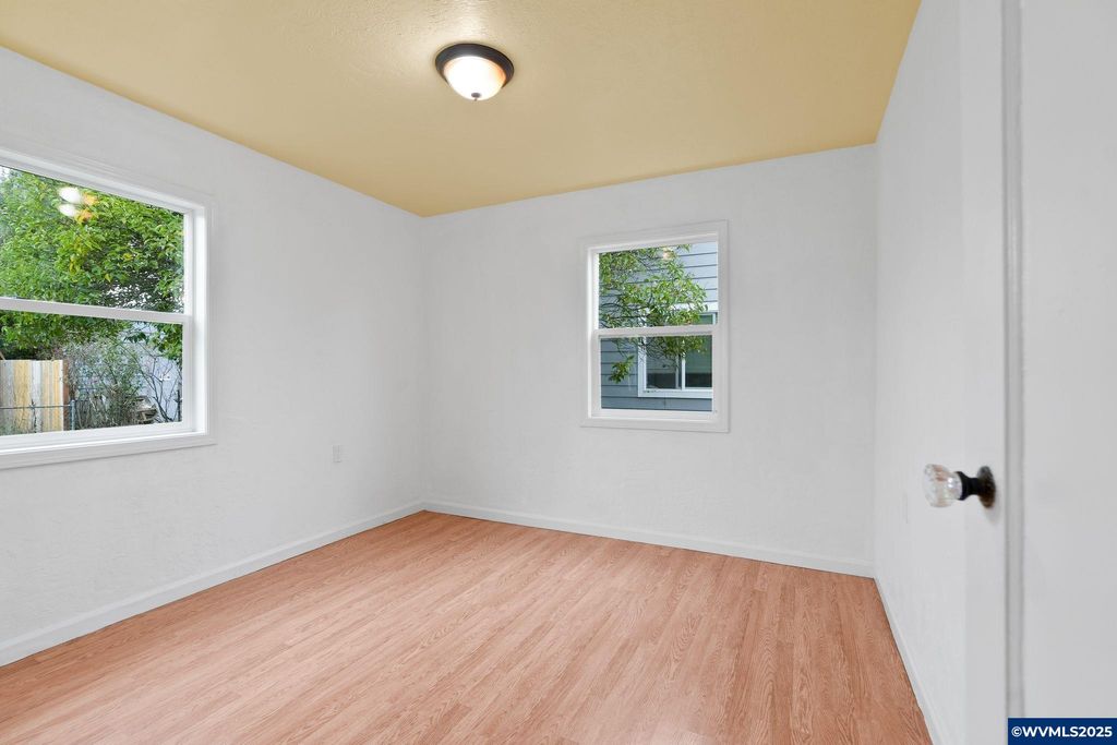 Image 23 of property listing at 1405 Calapooia St SW, Albany, OR 97321