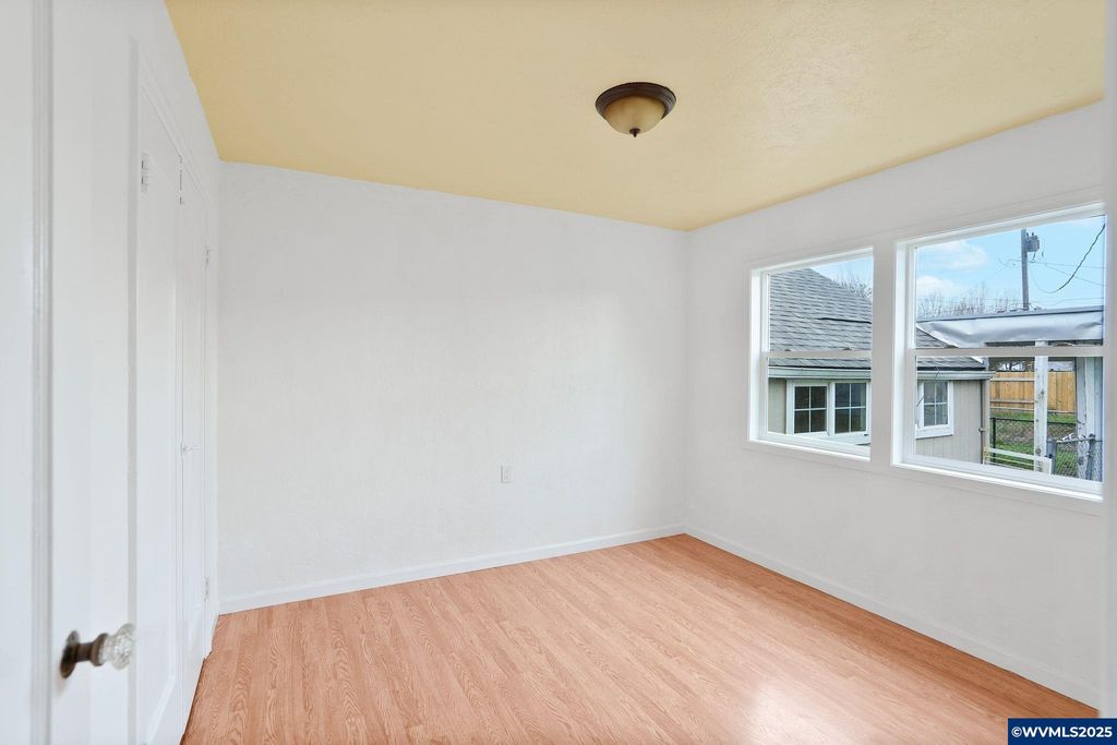 Image 26 of property listing at 1405 Calapooia St SW, Albany, OR 97321