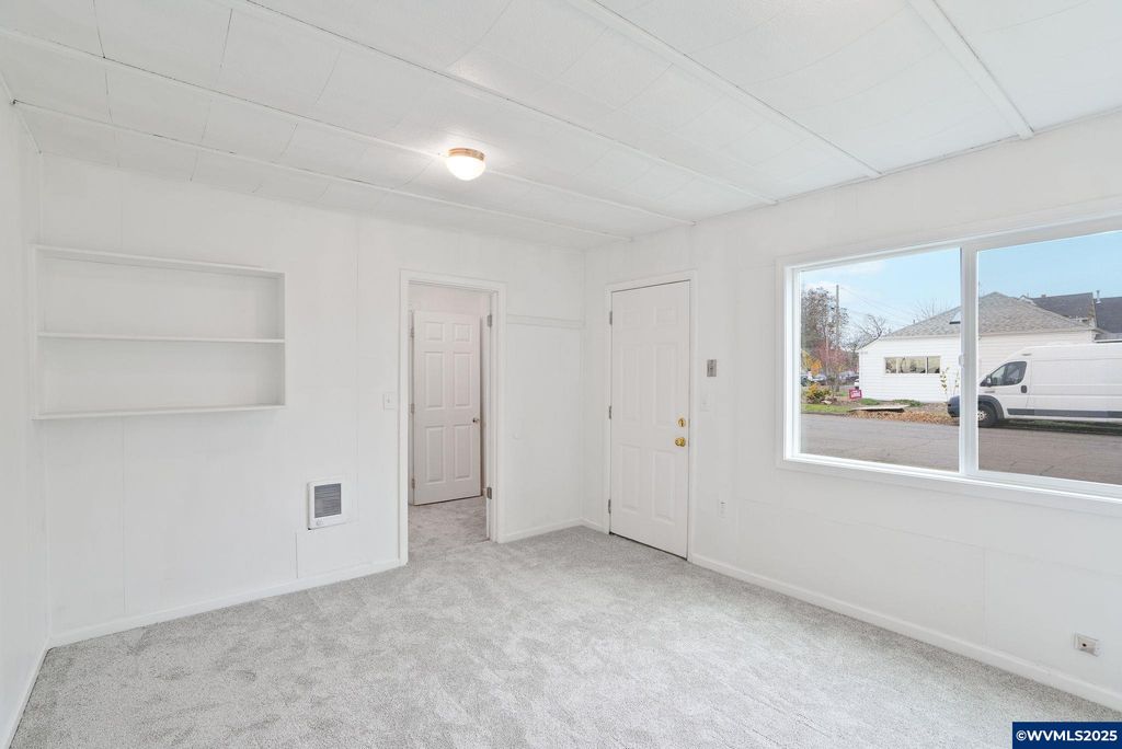 Image 28 of property listing at 1405 Calapooia St SW, Albany, OR 97321