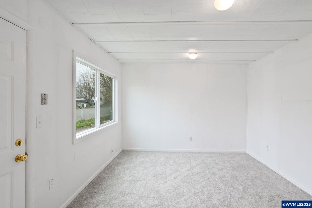 Image 29 of property listing at 1405 Calapooia St SW, Albany, OR 97321