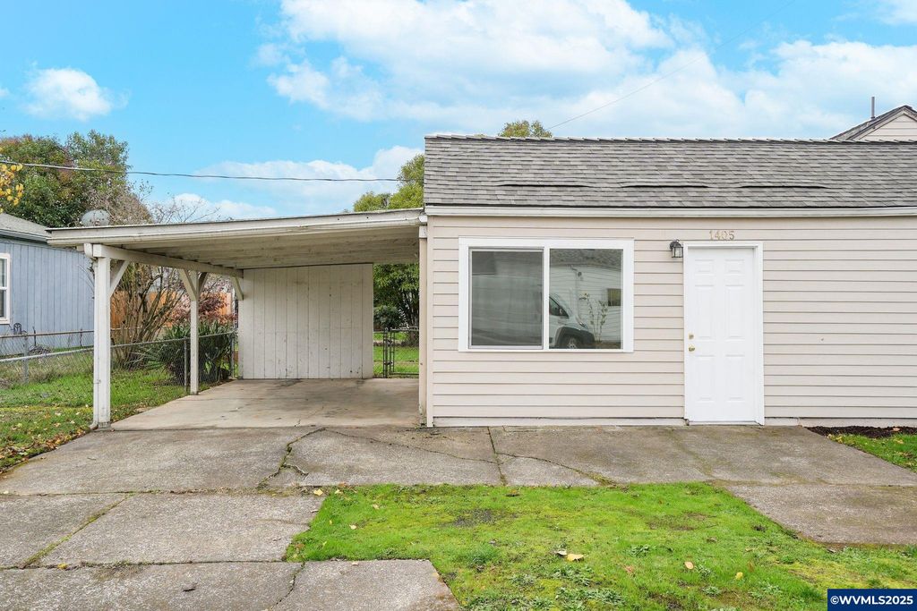 Image 6 of property listing at 1405 Calapooia St SW, Albany, OR 97321