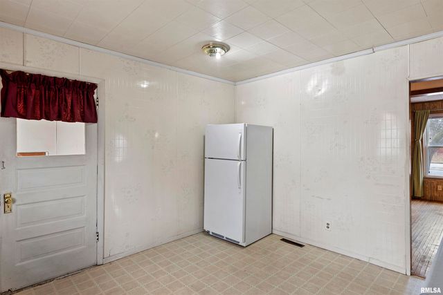 630 W MAPLE Avenue, Springfield, IL 62702