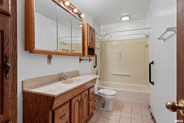 630 W MAPLE Avenue, Springfield, IL 62702