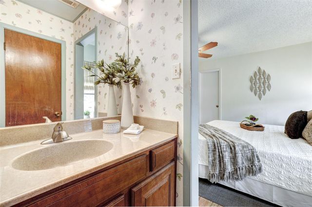 8606 Thunderbird RD A & B, Austin, TX 78736