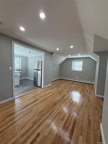 44 Pine Street, Blue Point, NY 11715