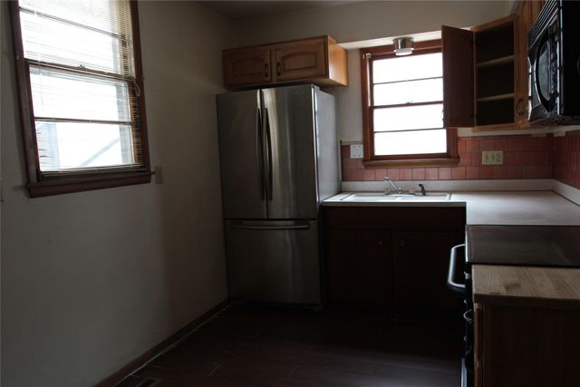 3831 40th Street, Des Moines, IA 50310