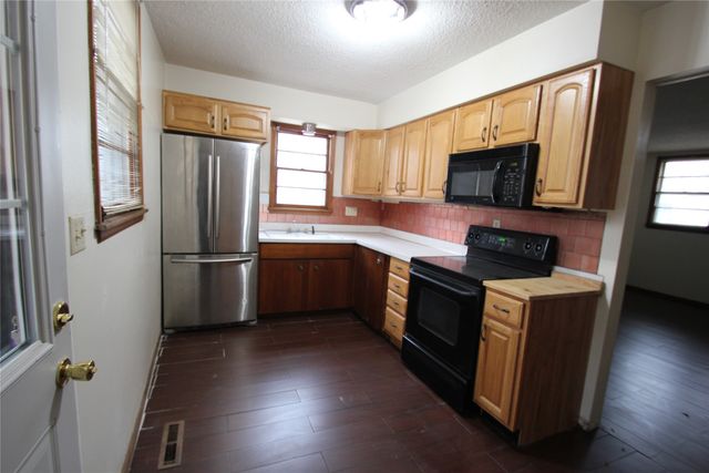 3831 40th Street, Des Moines, IA 50310