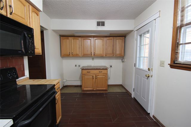 3831 40th Street, Des Moines, IA 50310