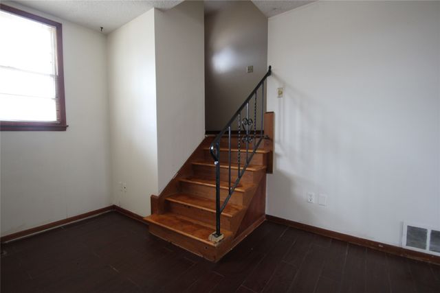 3831 40th Street, Des Moines, IA 50310