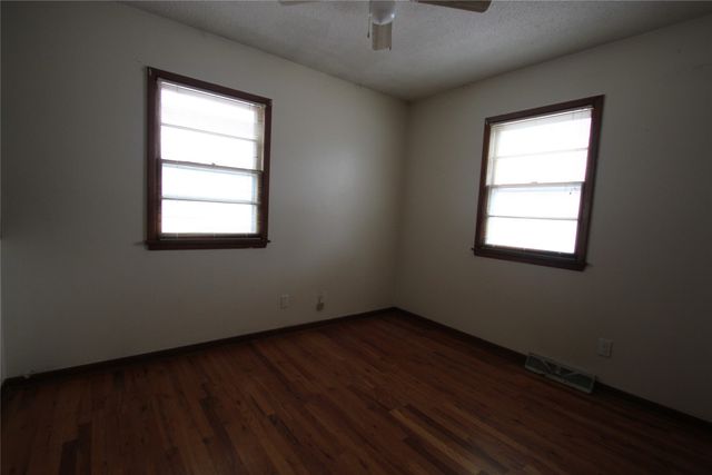 3831 40th Street, Des Moines, IA 50310