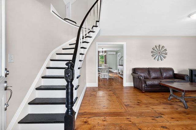 87 River St, Middleboro, MA 02346
