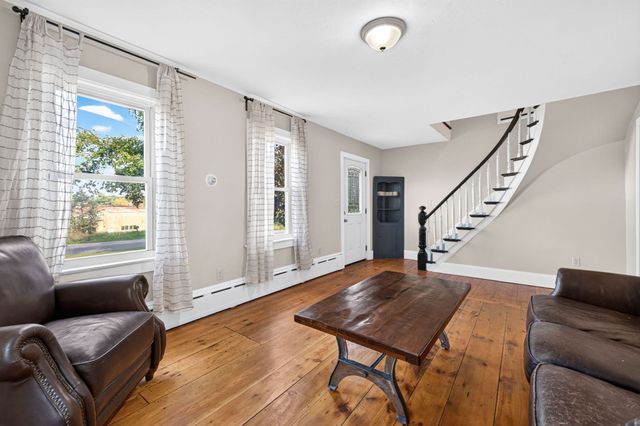 87 River St, Middleboro, MA 02346