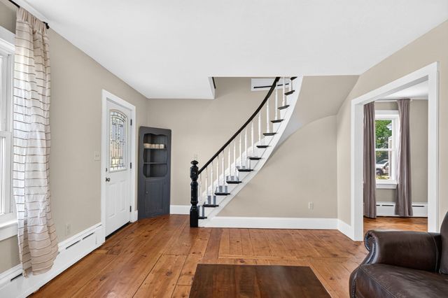 87 River St, Middleboro, MA 02346