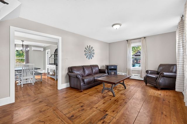 87 River St, Middleboro, MA 02346