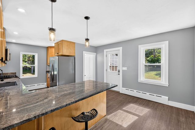 87 River St, Middleboro, MA 02346