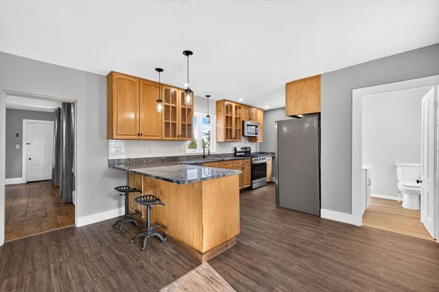 87 River St, Middleboro, MA 02346