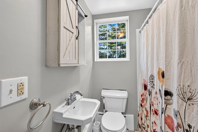 87 River St, Middleboro, MA 02346