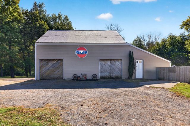 87 River St, Middleboro, MA 02346