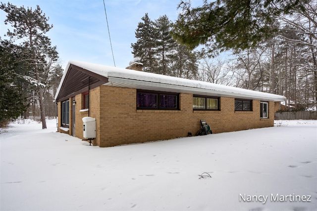 1301 Waukazoo Street, Hastings, MI 49058