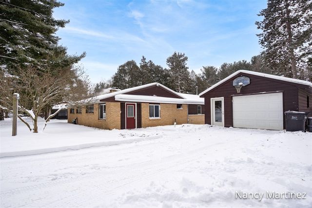 1301 Waukazoo Street, Hastings, MI 49058
