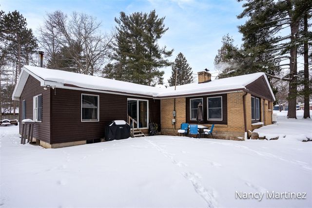 1301 Waukazoo Street, Hastings, MI 49058