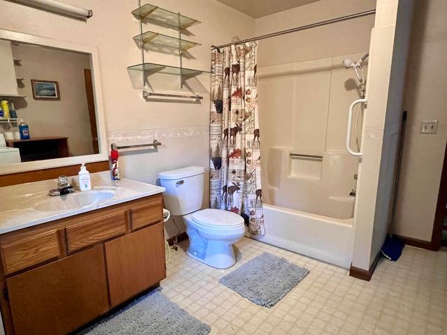 1001 Washington St Street, Eldora, IA 50627