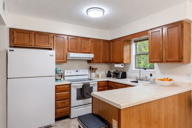 8 Rolling Meadows Dr, Goodlettsville, TN 37072